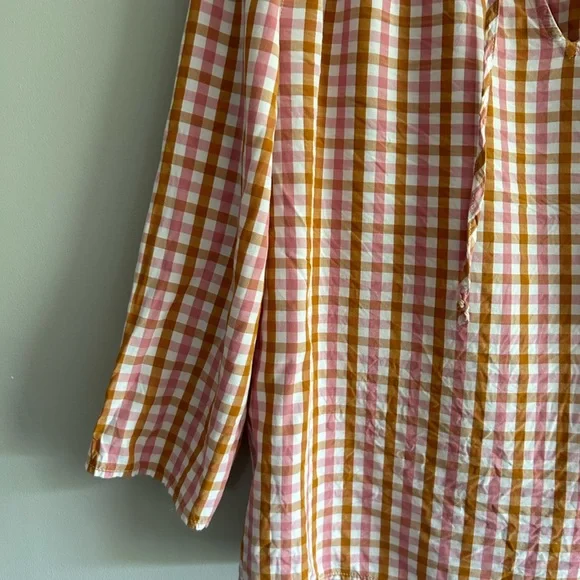 Old Navy gingham peasant blouse with neck tie. - Picture 3 of 5